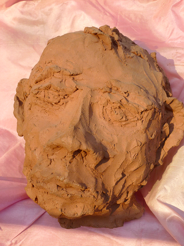 „Ars longa, vita bevis“ („lang währt die Kunst, kurz ist das Leben“) von HGH,- gewidmet: B. - „SELBSTPORTRAIT“ (ockerfarbener Tonkopf), Höhe 22cm, 1990 „Ars longa, vita bevis“ („lang währt die Kunst, kurz ist das Leben“) von HGH,- gewidmet: B. - „SELBSTPORTRAIT“ (ockerfarbener Tonkopf), Höhe 22cm, 1990